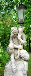 Satyr trzymający latarnię